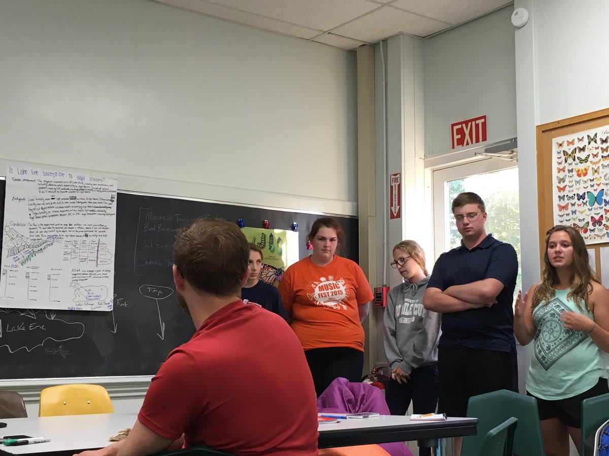 ki_fieldstation's tweet photo. presentation time #kifieldstation https://t.co/w5msxQFB6L