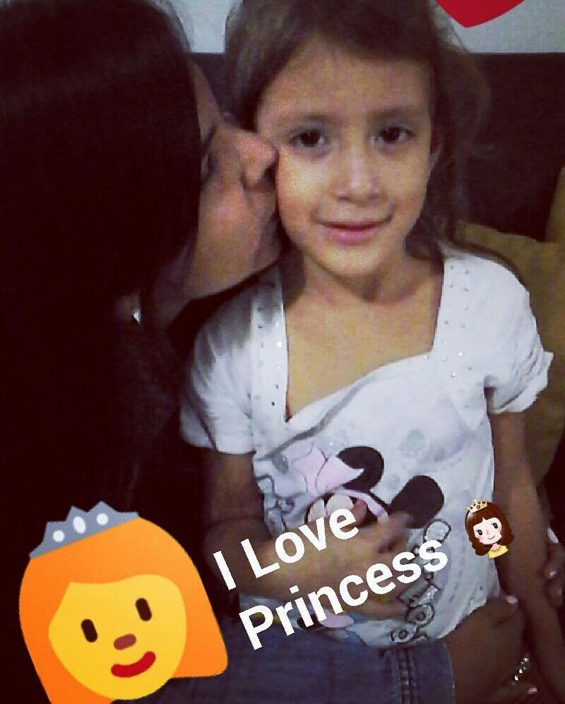 SolangerMoreno's tweet photo. Como un ser tan pequeño, puede alegrar tu vida #AmorDeMisAmores 😘👑 #Consen #Princess #DN https://t.co/Cf0BllhkqE