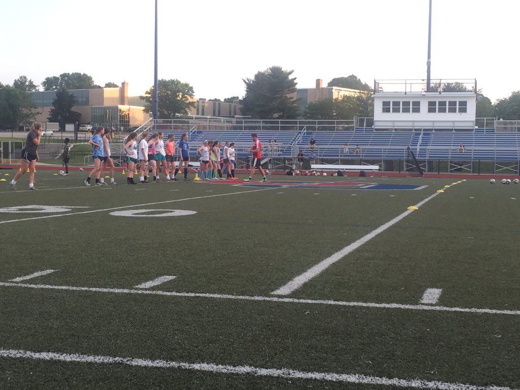 COHSGirlssoccer's tweet image. Girls fitness sessions started. #cohspride #itwillpayoff