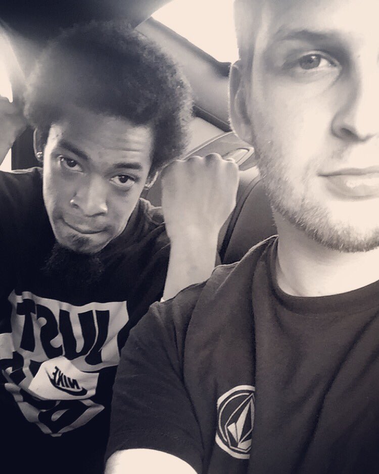 ZBlizz3's tweet photo. My brother came back to KY #DifferentDads https://t.co/aHCvzTiNUv