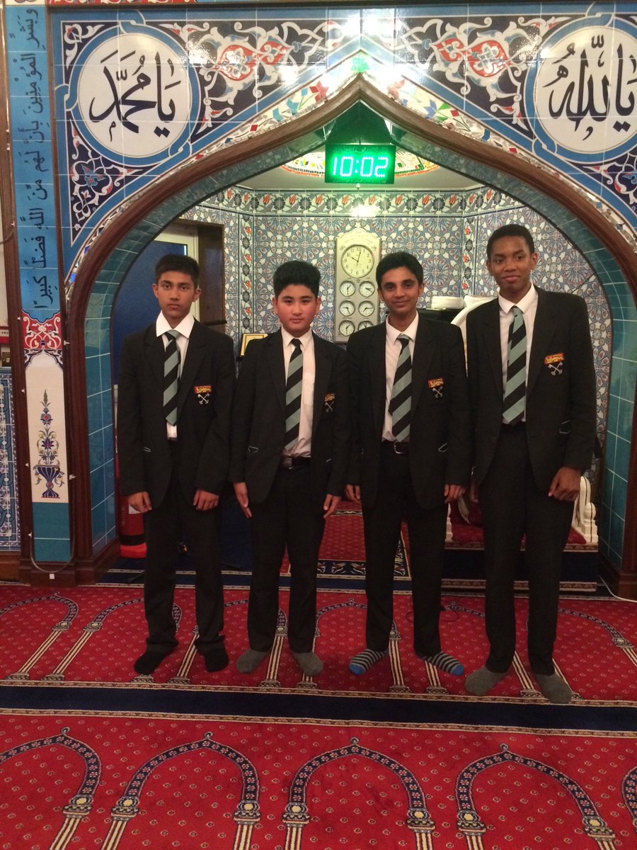 HolyportCollege's tweet photo. Breaking the fast @islamic_trust https://t.co/cOlJ2HuMLN