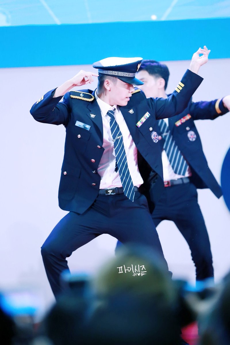 13elieveSG's tweet photo. [HD PIC] 160620 Govt 3.0 Experience Fair - Donghae performing charismatically! [4P] (Cr:@PiscesHyukHae) https://t.co/lvvJTHVzJV