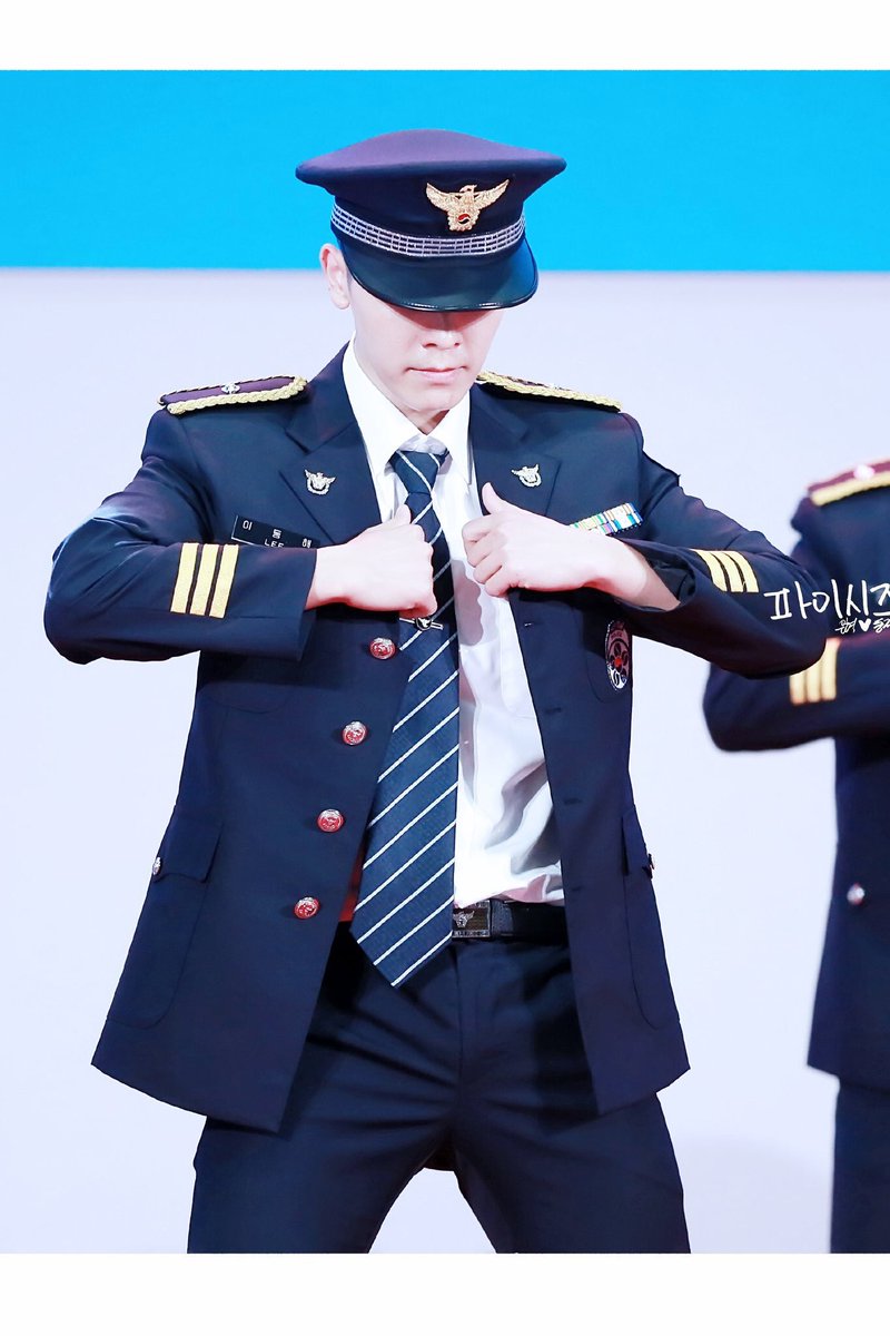 13elieveSG's tweet photo. [HD PIC] 160620 Govt 3.0 Experience Fair - Donghae performing charismatically! [4P] (Cr:@PiscesHyukHae) https://t.co/lvvJTHVzJV