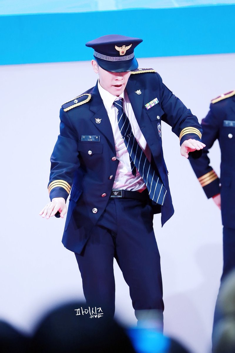 13elieveSG's tweet photo. [HD PIC] 160620 Govt 3.0 Experience Fair - Donghae performing charismatically! [4P] (Cr:@PiscesHyukHae) https://t.co/lvvJTHVzJV
