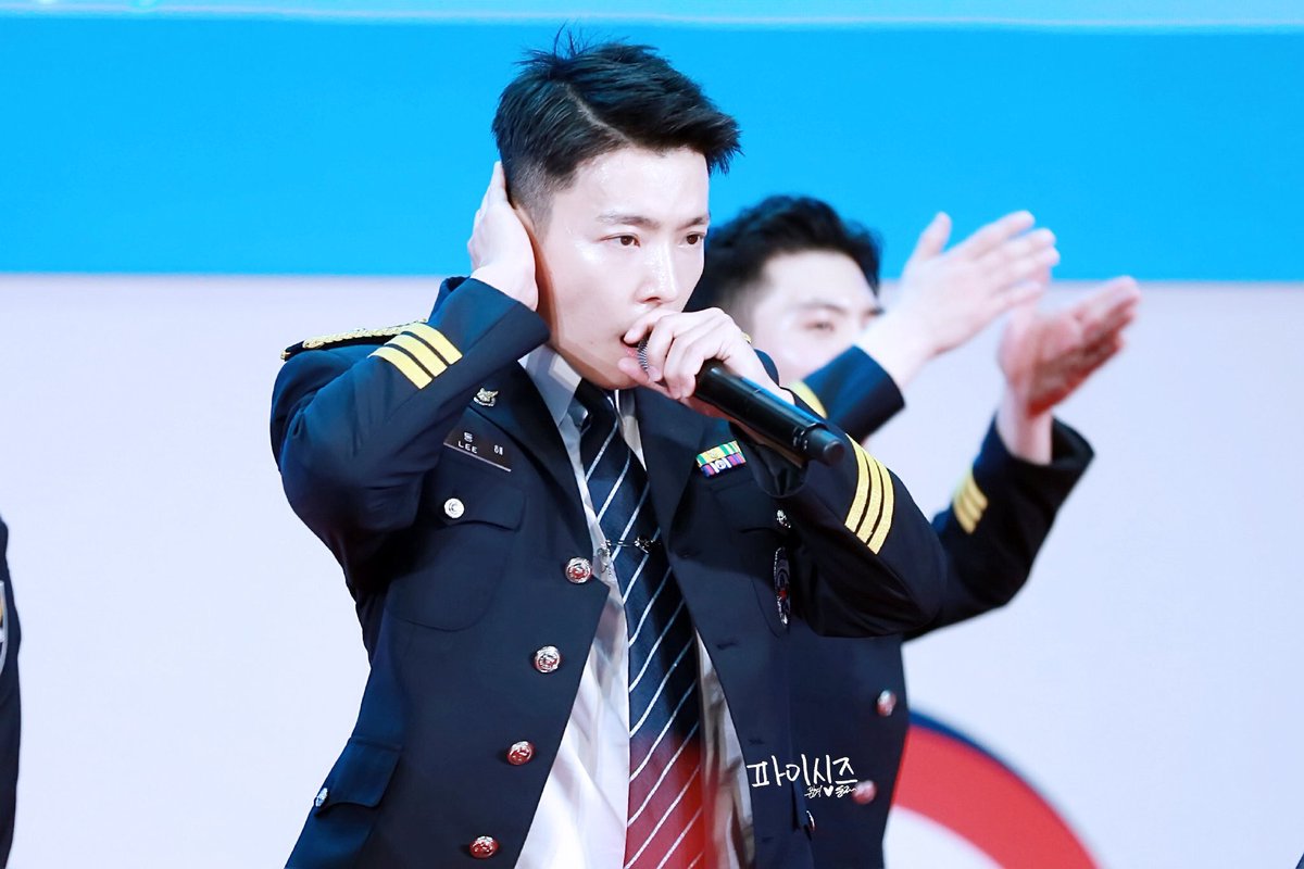 13elieveSG's tweet photo. [HD PIC] 160620 Govt 3.0 Experience Fair - Donghae performing charismatically! [4P] (Cr:@PiscesHyukHae) https://t.co/lvvJTHVzJV