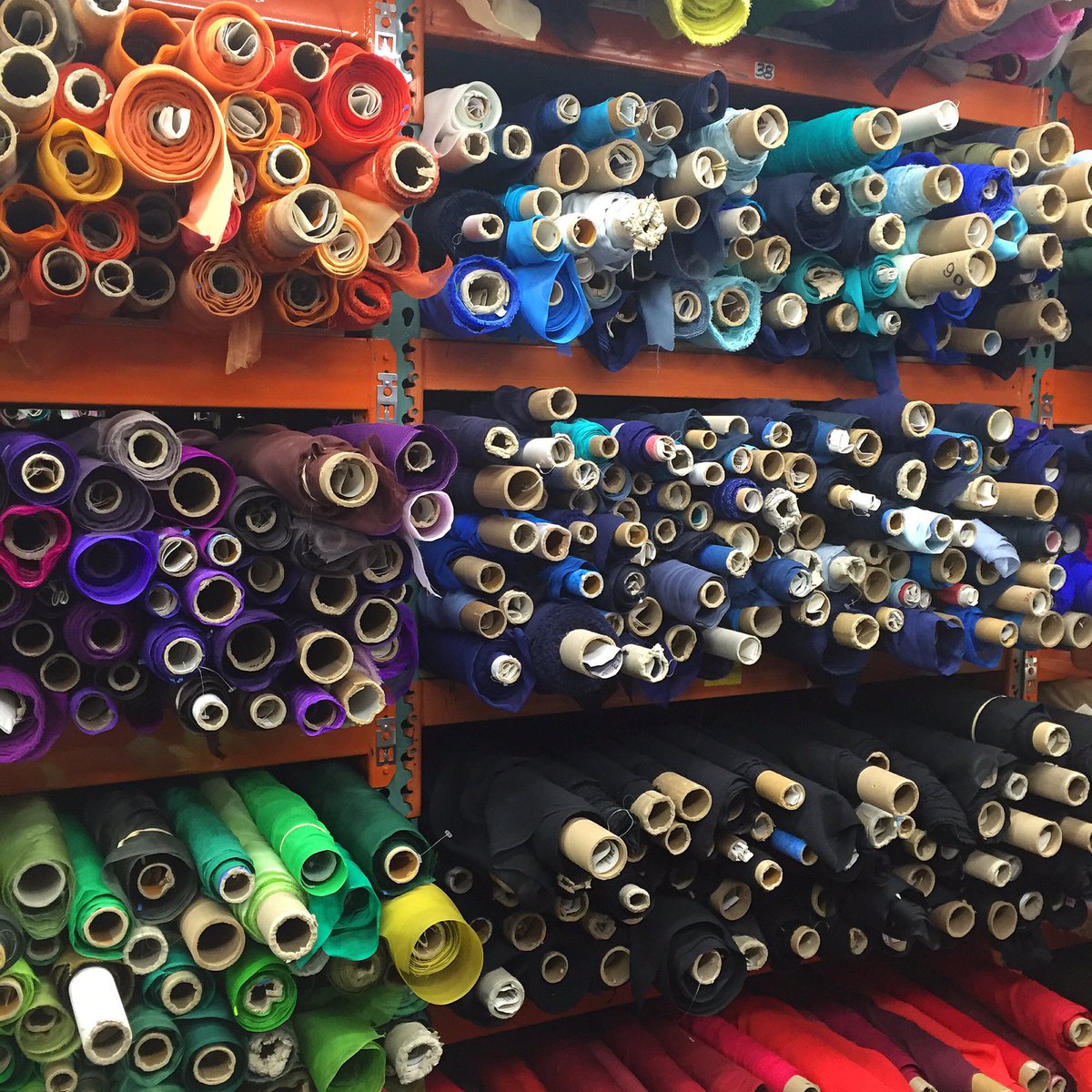 arielcashmere's tweet photo. #ARIEL #fallfabrics #fallfashion #fashion #scarf #textiles #nyfashion #scarvesandwraps #silk #designer #arielscarves https://t.co/heUZuxPvEJ