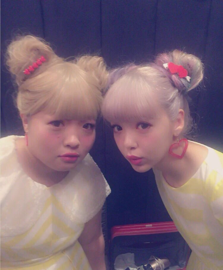 オカリナが藤田ニコルと全く同じメイクにしたら...めちゃ似ているwww