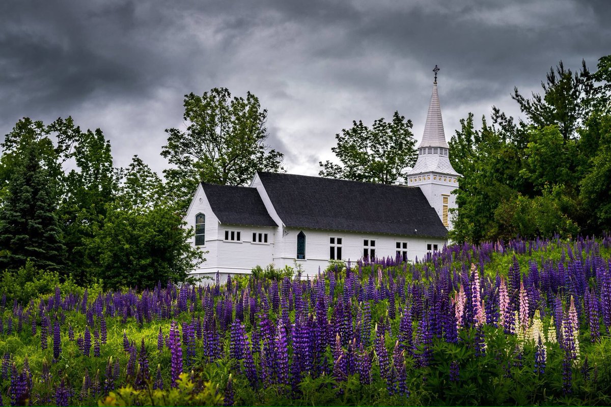 NHScenery's tweet photo. St. Mathews Chapel 
PC: Northeast Photography https://t.co/6u7pBPynVT