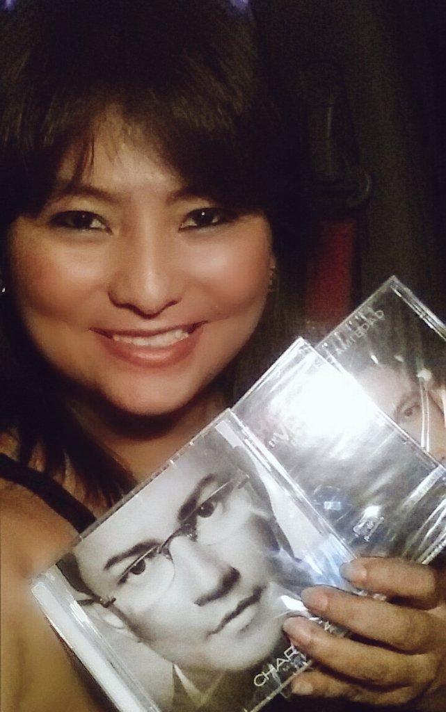 Chinisbatista's tweet photo. Ahora sí que estoy de @derumbaconazul gracias a @GiftWorldpanama y @estereoazulfm 😍 Amé mis cd's https://t.co/i2cz1HgshY