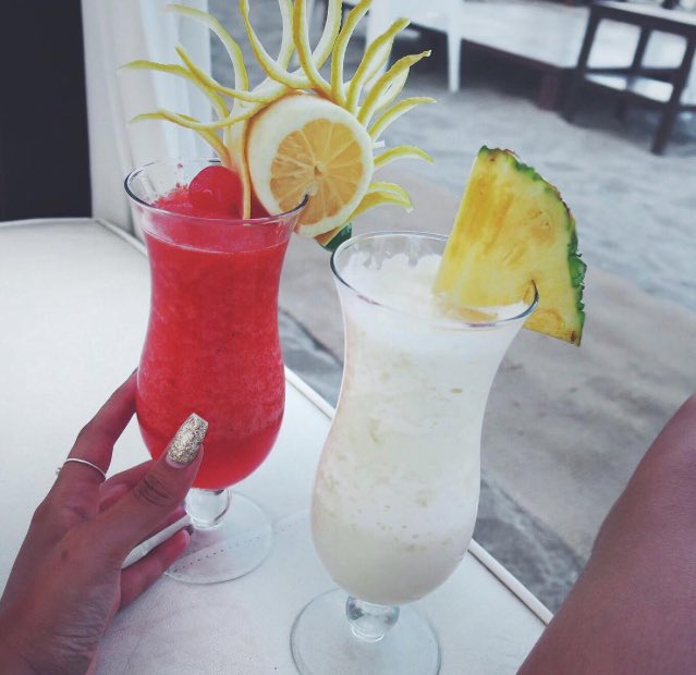 phoebe20_'s tweet photo. Summer Drinks ✌🏼️🍍🍹🌴☀️ https://t.co/trPpUZyHtE