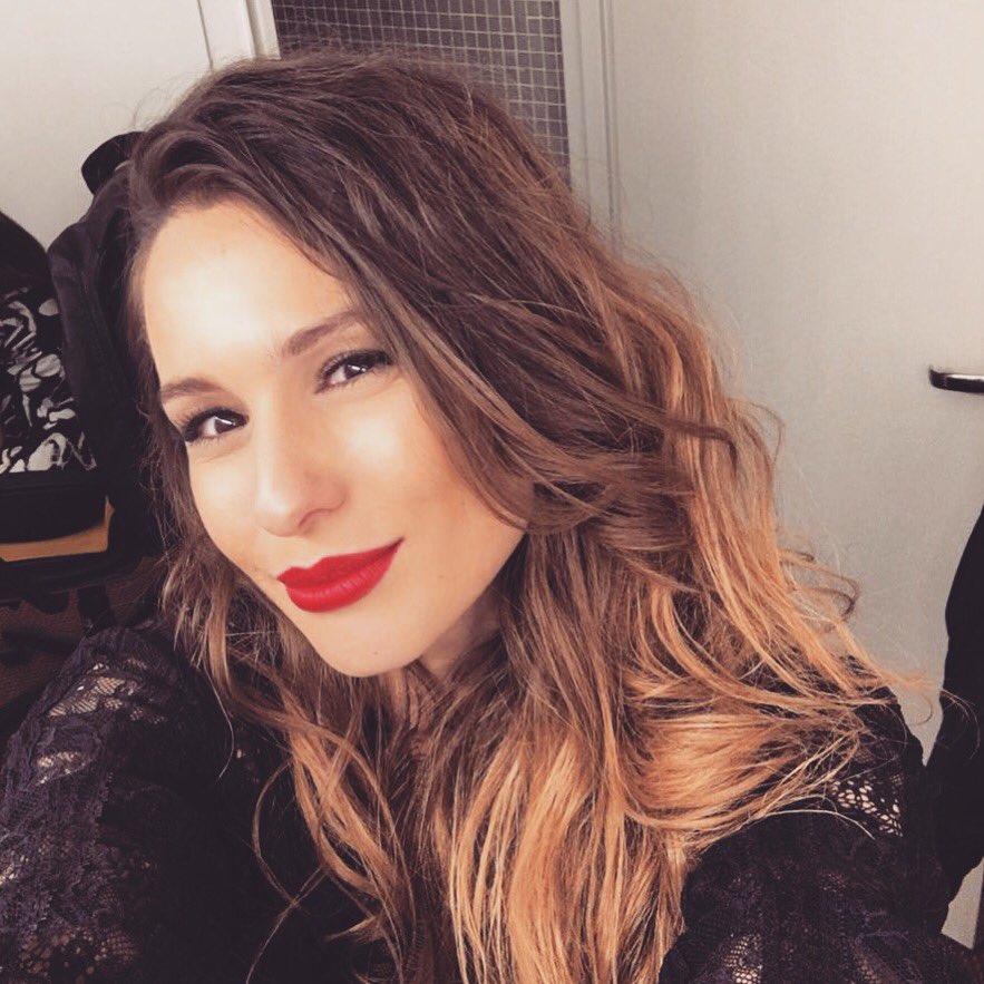 Lista! <a href="/pampitaoficial/">Pampita Ardohain</a> #makeup #vicky by <a href="/estudionovillo/">estefanianovillo</a> #ysl pelo <a href="/estudiohagency/">EstudiohAgency</a> <a href="/mechiugarte/">mercedes ugarte</a> <a href="/aynotdead/">Antonella Bruzz</a>