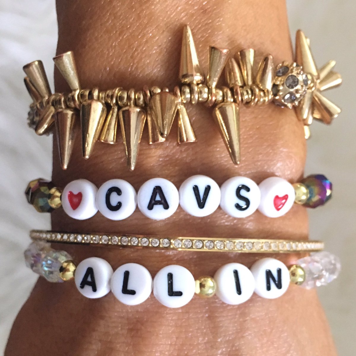 thesiskiss's tweet photo. Get your #nbafinals jewelry! #theland #allin216 #cavs #clevelnd #atcavs #NBAChamps #nba #cavsgear #cavsnation https://t.co/tvigAZnuk6