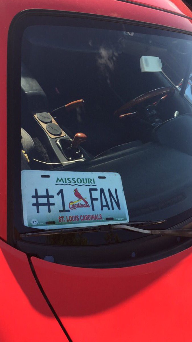GinskiAndy's tweet photo. @Cardinals #CardsPlate Number 1 Cardinals Fan on my Mazda Miata! https://t.co/Pwk7uOqiGw
