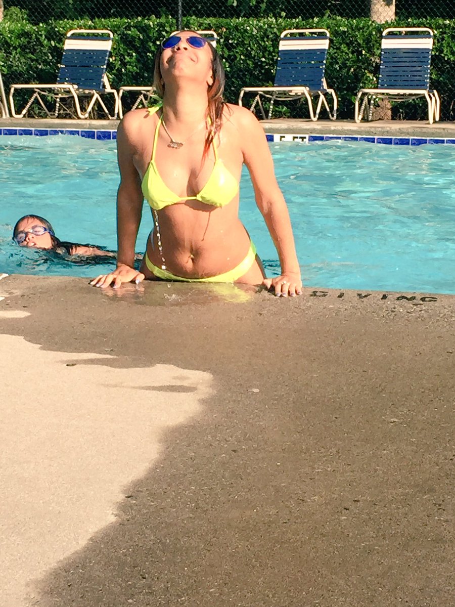 tbhmeangirIs's tweet photo. How other girls get out of the pool vs how I get out of the pool 😂 https://t.co/8twYEZ8KEW