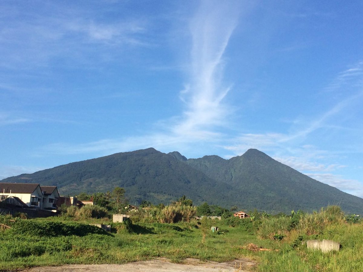 mtmabgr's tweet photo. Selamat pagi bogor.. 
Mt. Salak sangat cerah pagi ini. 

#mtmabogor #mtmawestjava #mtma #explorebogor #visitbogor https://t.co/zsQW0afLtL