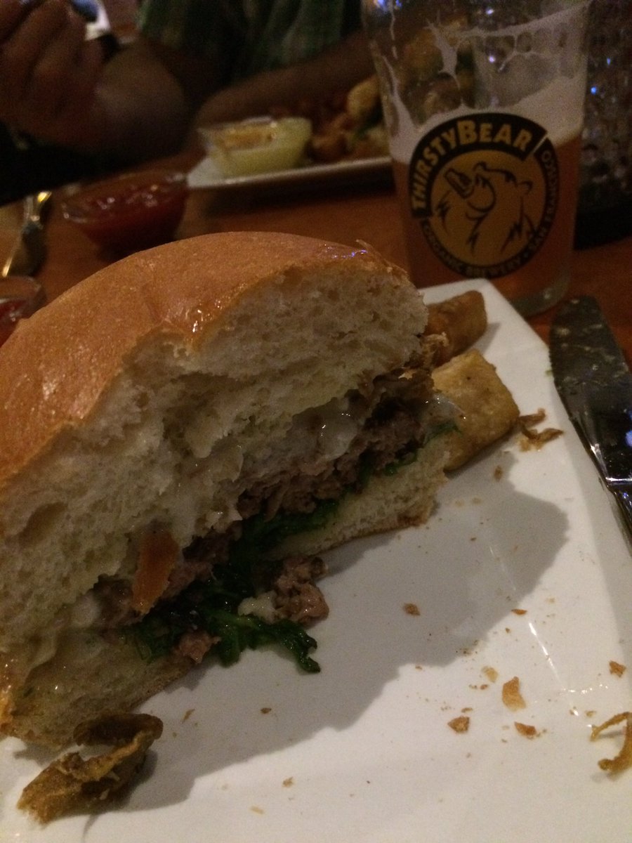 kateturner9's tweet photo. Hello thirsty bear blended burger and strawberry beer, I love you. https://t.co/FKmR9uvYGx