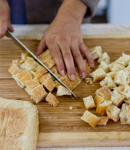 thekitchn's tweet image. How To Make Stovetop Croutons: on.thekitc.hn/2hBNG2