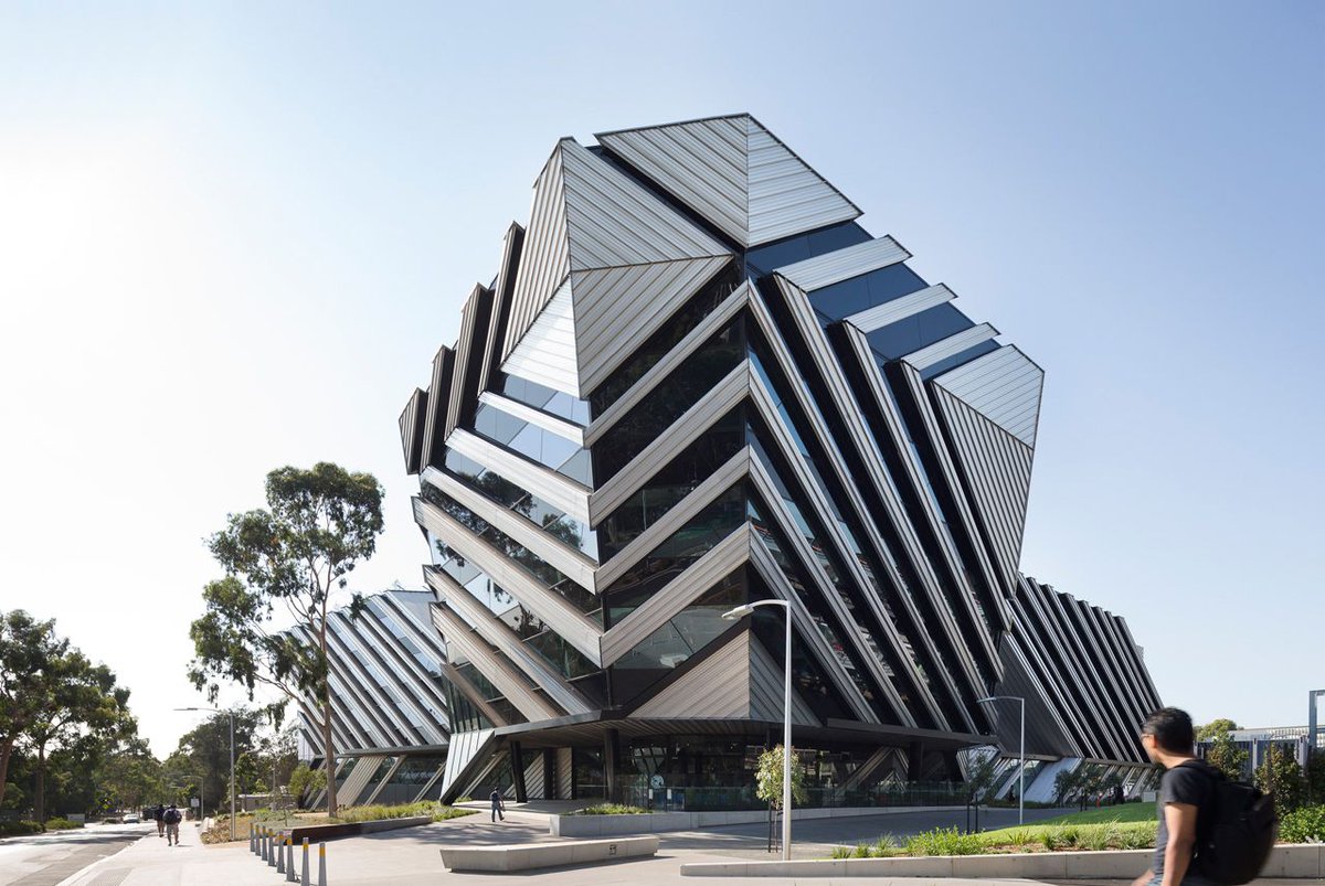 AsiaCIO's tweet photo. @MonashUni eResearch centre @Dell high performance computing https://t.co/4Sa3KcdBMU #largest #InSthHemisphere https://t.co/l6XoFX2Yw4