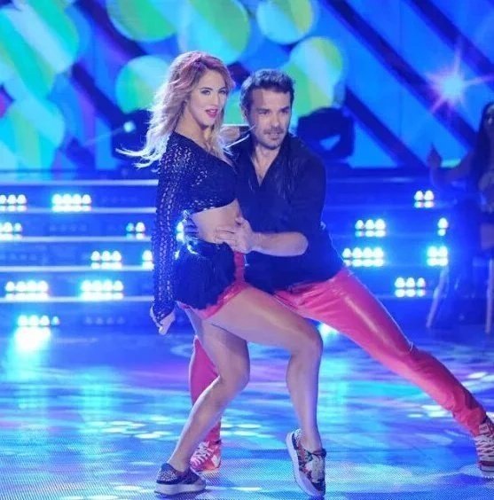 arcoirisparana's tweet photo. GRACIAS TOTALES 💜 por bailar no solo con el cuerpo, sino tambien con el corazón! @pedroalfonsoo @flor_vigna https://t.co/Rn39c7sVZC