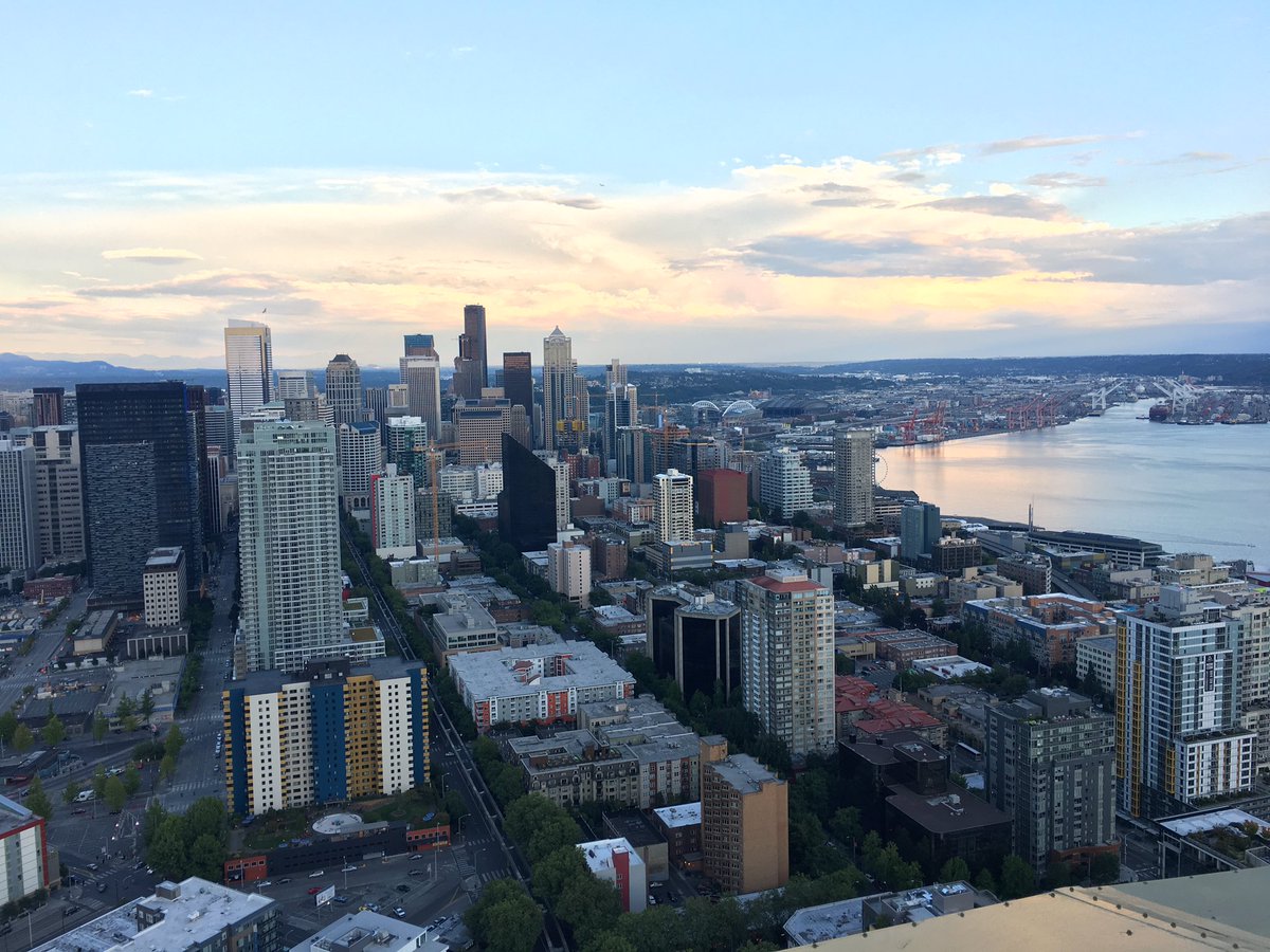 caldwellw's tweet photo. Amazing view from the top of the Space Needle. @ISSNews @docker #DockerCon https://t.co/afgAFClBQs