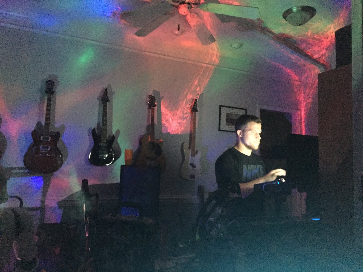 23over4's tweet photo. Edward laying down beats. Night one in the studio https://t.co/BMhiFcvd2Z