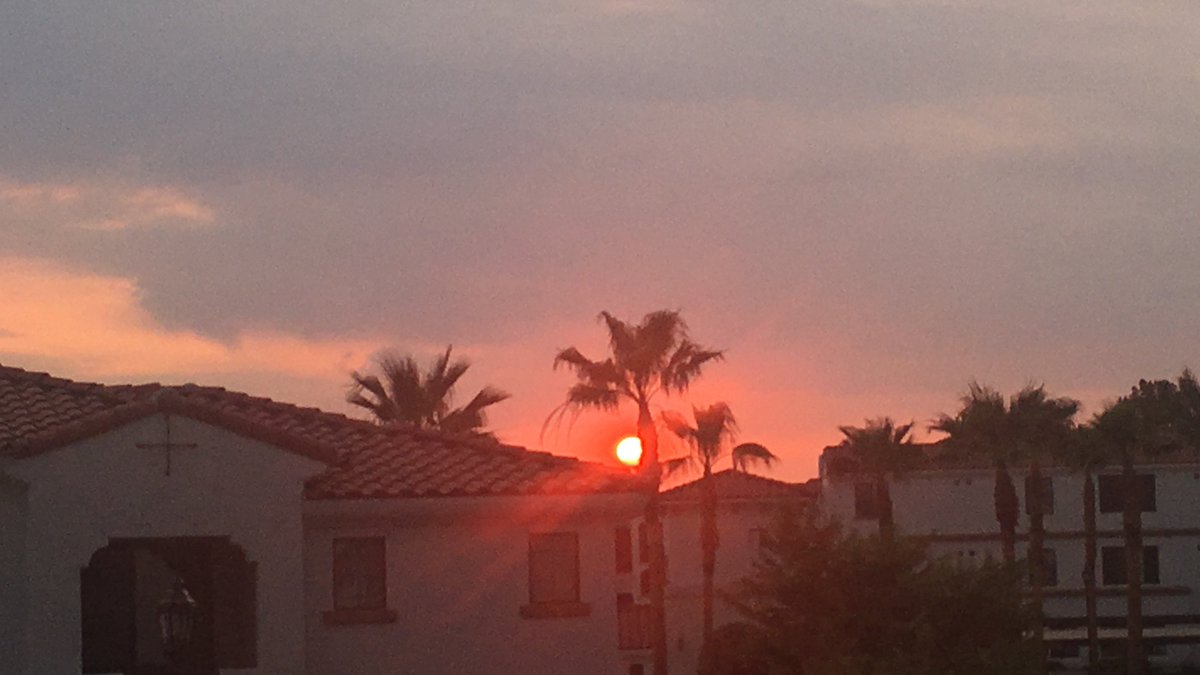 Ethericroads's tweet photo. The Arizona Sunset June 20th 2016 #SolsticeSolar #sunset #solsticesun https://t.co/1NTZZ0VzlN