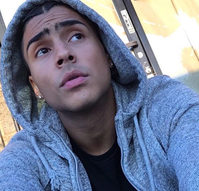 Not to be annoying but I'm new not new to fl/rp
Just starting over.
RT/fav? Please!