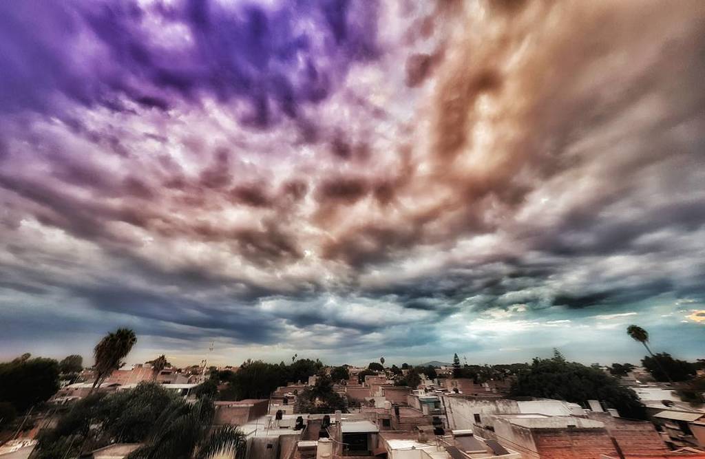 davesonico's tweet photo. Colores que da la tarde
#enguadalajara #samsunggalaxynote5 #fotoinformador #igers #ig_capt… https://t.co/Y4MbEwI44n https://t.co/UEj0PtWrAw