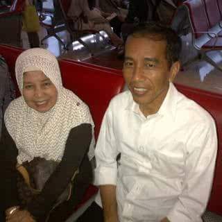 Walaupun dulu ibu saya tidak memilih Pak #Jokowi, tapi ibu saya tetap mendoakan yang baik-baik. Selamat milad ya Pak