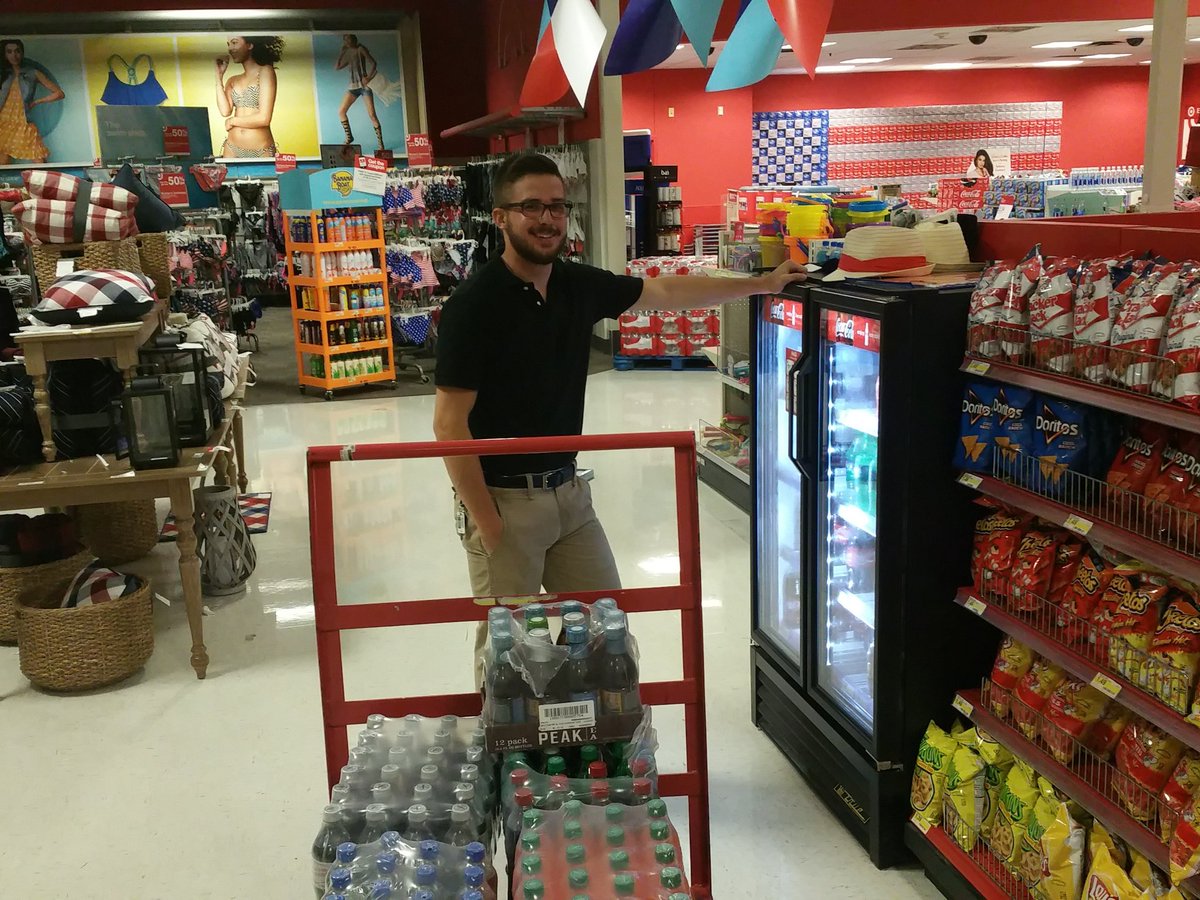 Greg2187's tweet photo. Daniel back at it again. TEAM PLAYER @jimmy_0802 @kkelliii @cristinajoyd @laurentazinser @jolly_reba  @SometimeSteph https://t.co/ZbtpHSUCww