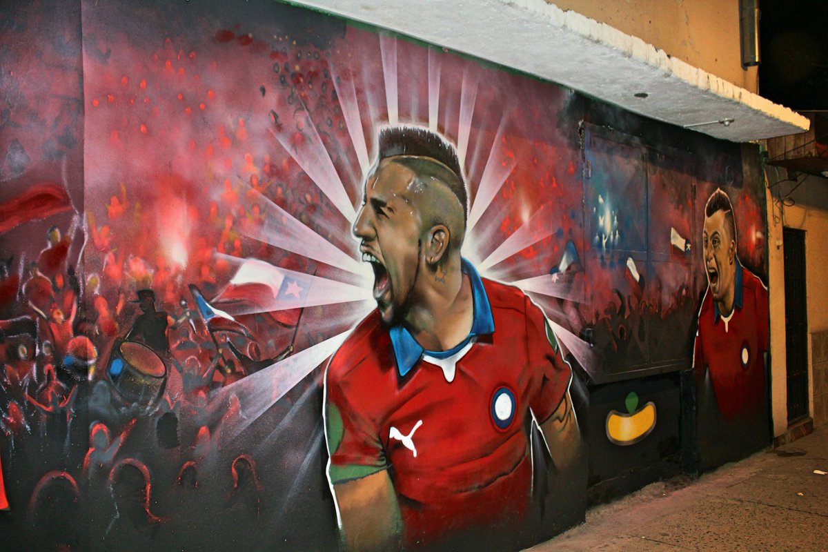 IDEA_VIDA's tweet photo. Mural de la selección (en proceso) en la  comuna de Quinta Normal, Stgo. Chile.  Por @Mufe_Escobar  
@kingarturo23 https://t.co/HlsM60jvkQ