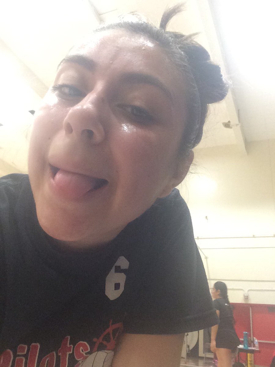 TanyaRobles02's tweet photo. What I find in my photo gallery 😭😭💜 #cutebestie #today @BrittneyNarez https://t.co/MgRZoBBhuS