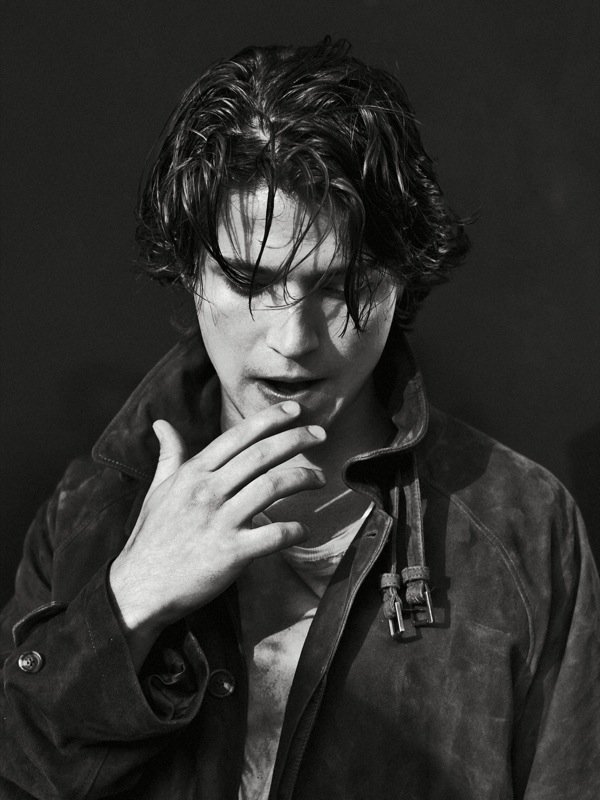 ❝You see I'm falling in the vast abyss. Clouded by memories of the past.❞

• Modern
• Literate
• Ships Chem