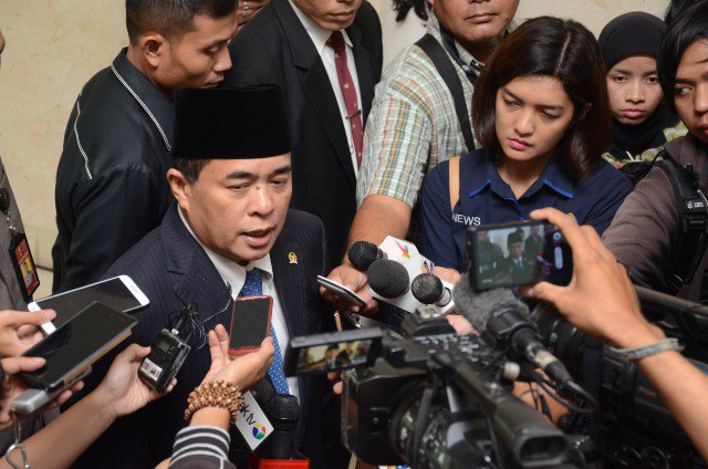 Songsong Idul Fitri, Ketua DPR Targetkan Penyelesaian Tiga Agenda Penting dpr.go.id/berita/detail/… <a href="/Akom2005/">Ade Komarudin</a> <a href="/Golkar5/">Partai Golkar</a>