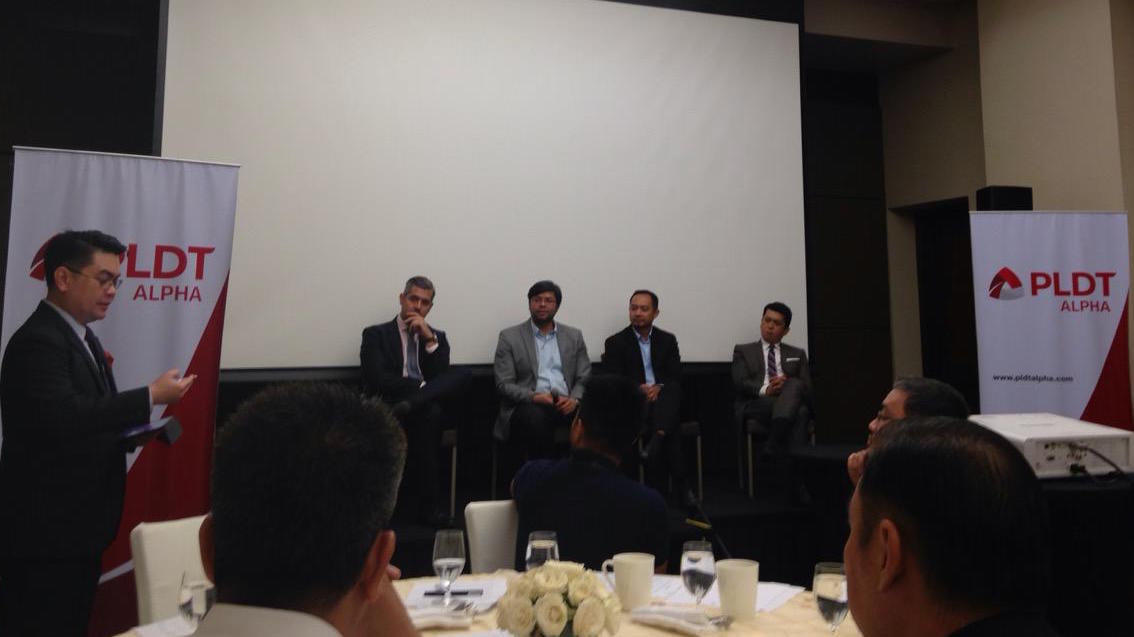 PLDTEnt_Cares's tweet photo. Panel: More investments in #cloud, knowledge, &amp; #infrastructure will make PH #IoT ready #PLDTDigiCon https://t.co/NacFL2x1QM