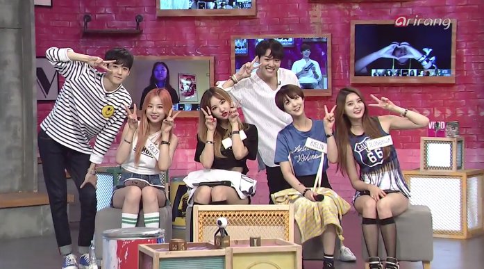 finestjinx's tweet photo. that was so cute and fun ^__^ @arirang_ASC #EXID_ASC https://t.co/c4H5l00spZ