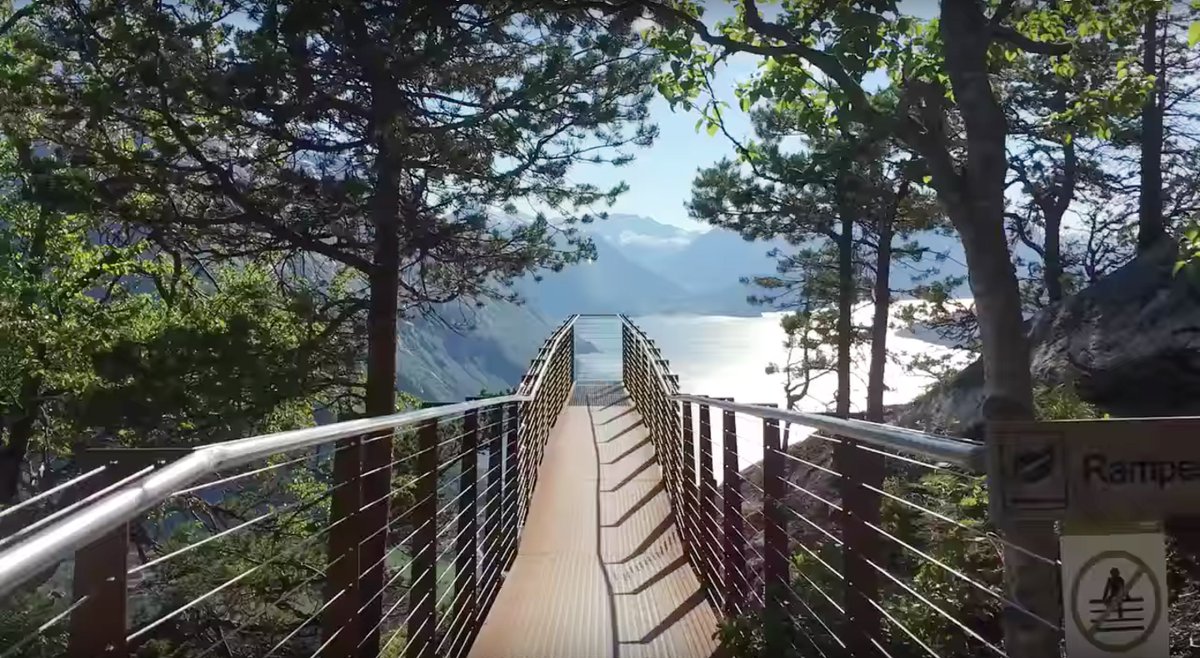visitnorway_no's tweet photo. Sjekk utsikten over Åndalsnes og Romsdalen fra Rampestreken: https://t.co/ls8H2NIDps. 📷 YouTube, Christopher Griffin https://t.co/yjfNIAG4oI