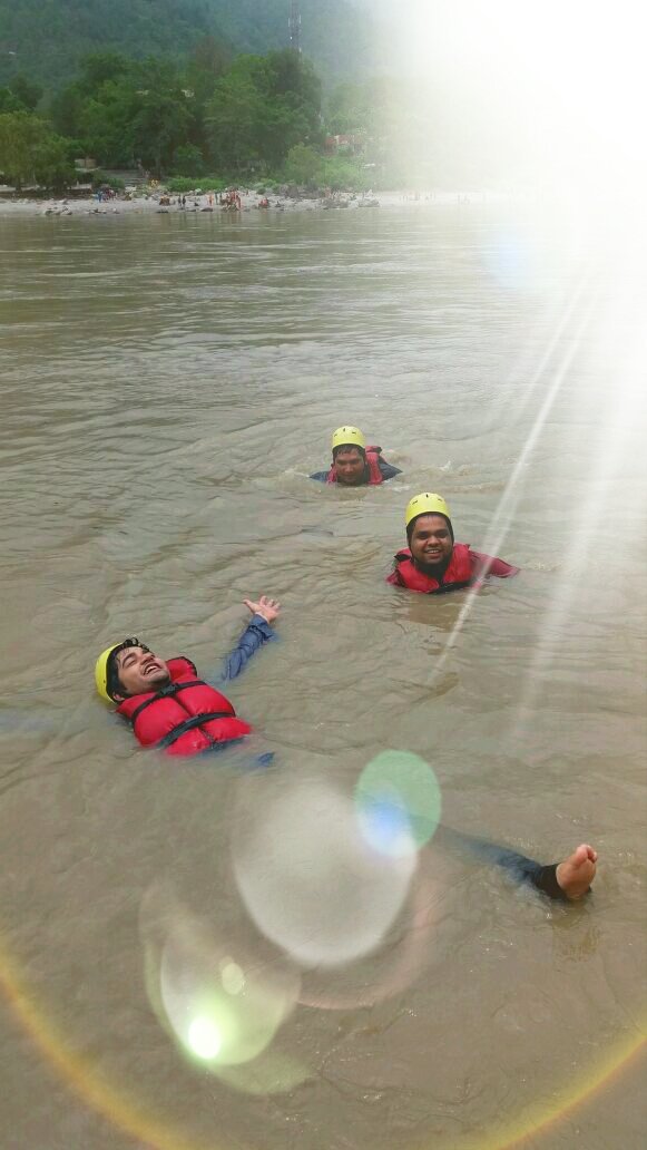 AshuSemwal01's tweet photo. #Rafting #Enjoying #Rishikesh #home #happy https://t.co/Rxey9HO0wK