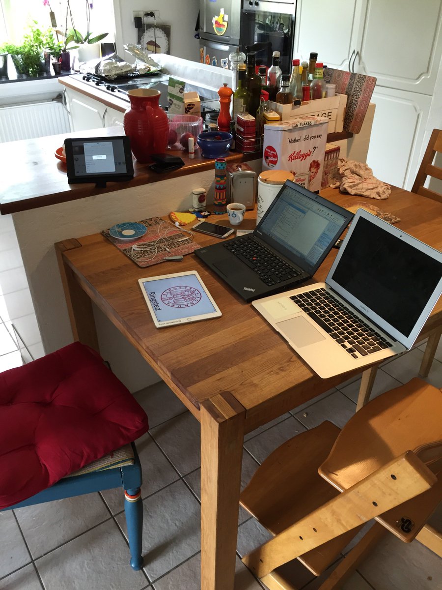 digitalpadagog's tweet photo. Dagens kontor😂 #digiliv #digiarbejde #testhelved #mitkontor https://t.co/VWo5TQGWfx