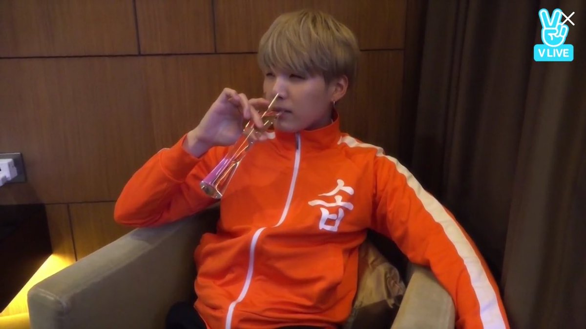 Bulletproof_SG's tweet photo. BTS Hwagae Market Ep 1.5 now out on the V app! #방탄소년단 #JHOPE #SUGA https://t.co/6AfuAeJIlH