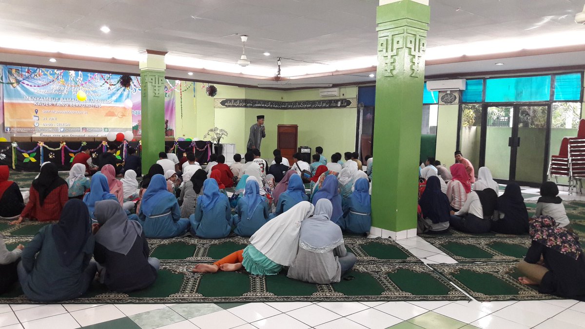 pcipmrwm's tweet photo. Selamat sore teman2 IPM😊 Kita udh pindah venue ke Aula H. Moch. Syarief😄 kita sdg mendengarkan tausiyah dr Pak Refki https://t.co/dG6voApkAY