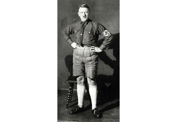 JawalWatani's tweet image. بيع سروال #هتلر بـ 62 ألف يورو #Germany #hitlar