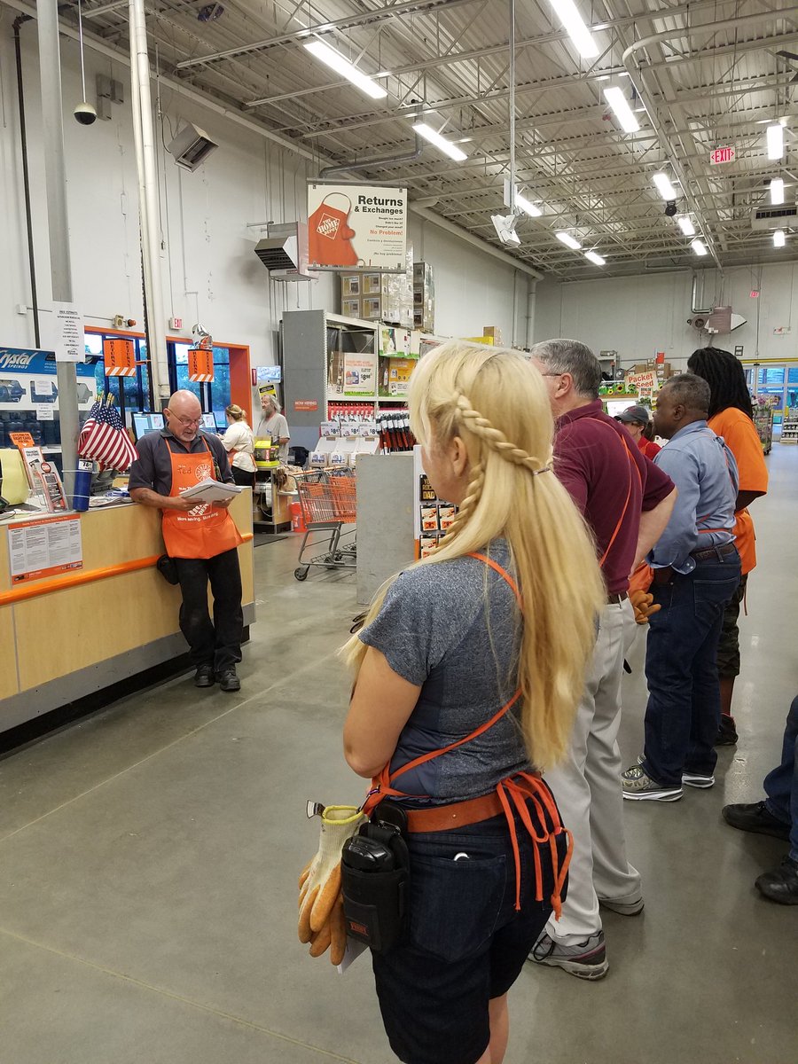 OrangeLife4Me's tweet photo. @ted_leszczynski holding the morning meeting getting everyone excited for the day!!! @michaelpalumb16 @andrewn4767 https://t.co/WJIS1j3Kmq