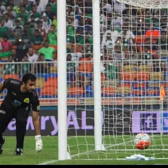 S_R1435's tweet photo. #لاعب_عذب_الحراس

سخروا منه من قبل ،،
فأصبح كابوساً لهم فيما بعد 💪🏼🔥
@omaralsomah 
#الأهلي https://t.co/93evPjXEq7