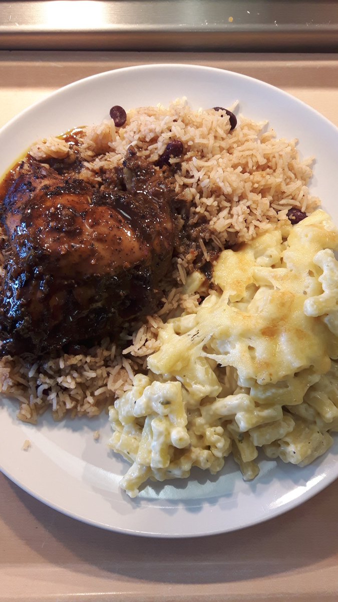 NicoleAtWorkFM's tweet photo. Caribbean Meal Deal 🌴🍗🔥#ServestServesTheBest #PeoplePleasing https://t.co/pf91nibltY