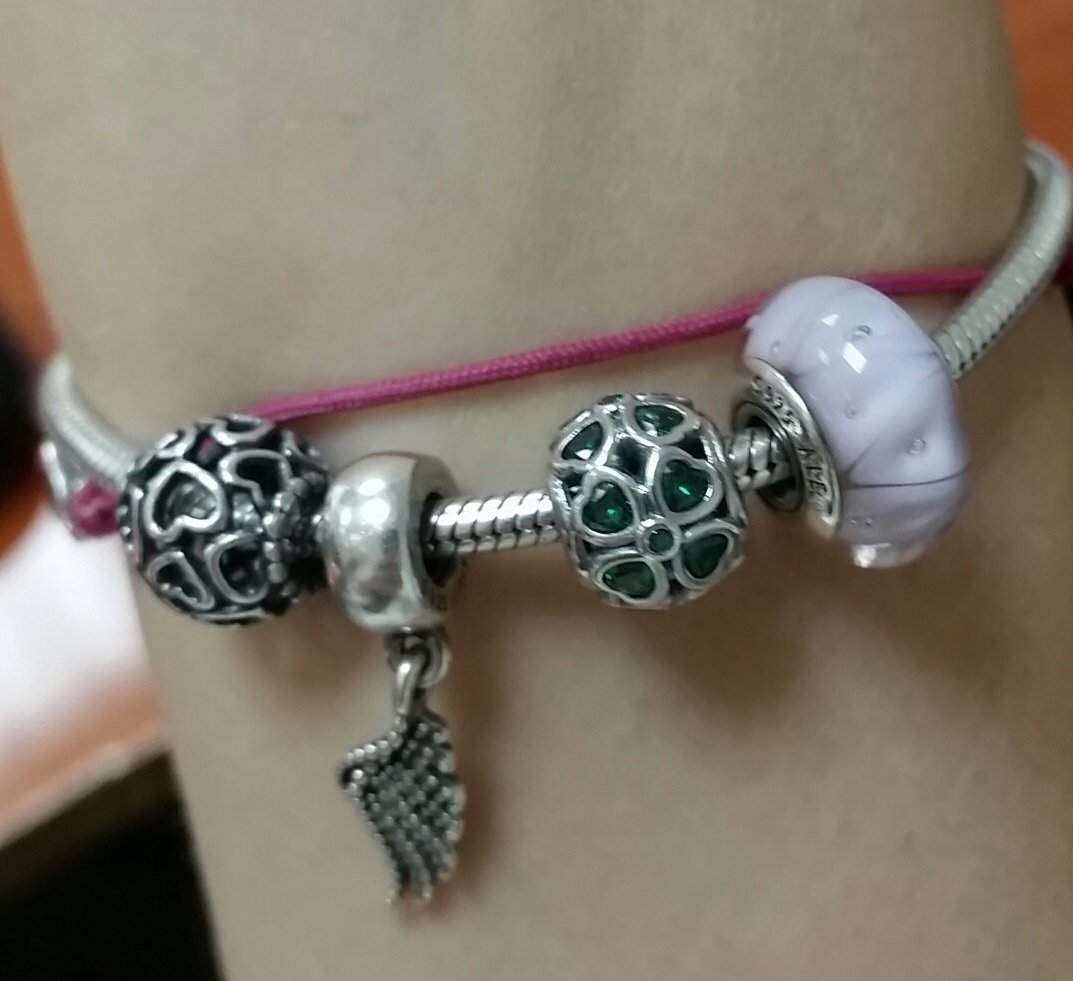 Kadi_Fauzi's tweet photo. My charms 💛  #PANDORA #CLOVER #PhoenixWing #Hearts #pink https://t.co/nM6rdHAZBk