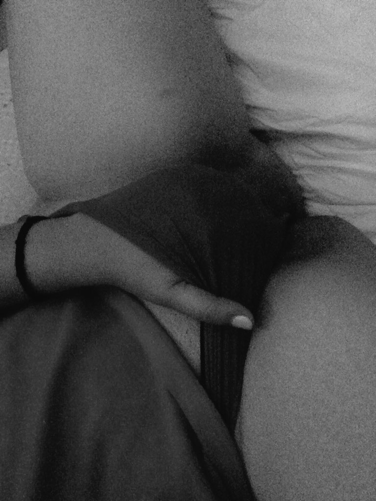 ArisXXX90's tweet photo. Así los leo hoy, mis amores.😍😈

¿Quién quisiera tener su mano aquí dentro?🙌🏼😘 https://t.co/pN20EzLGkB
