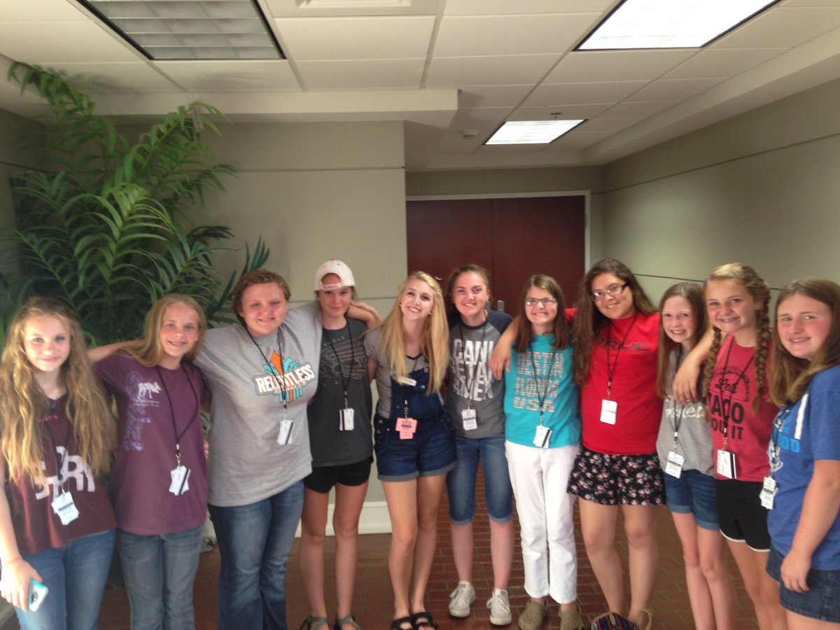 emilyshawparson's tweet photo. I HAD THE BEST JV GIRLS EVAAAA THIS WEEK 💛😛🎉💯 #primetime6 #ssar @SuperSummerAR https://t.co/kQtGuNcQEB