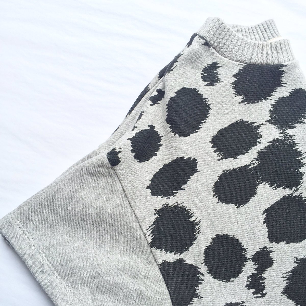 editsecondhand's tweet photo. Just in #Etrececile short sleeve sweatshirt #fashion #designer #resale https://t.co/oXsNWXwpk6