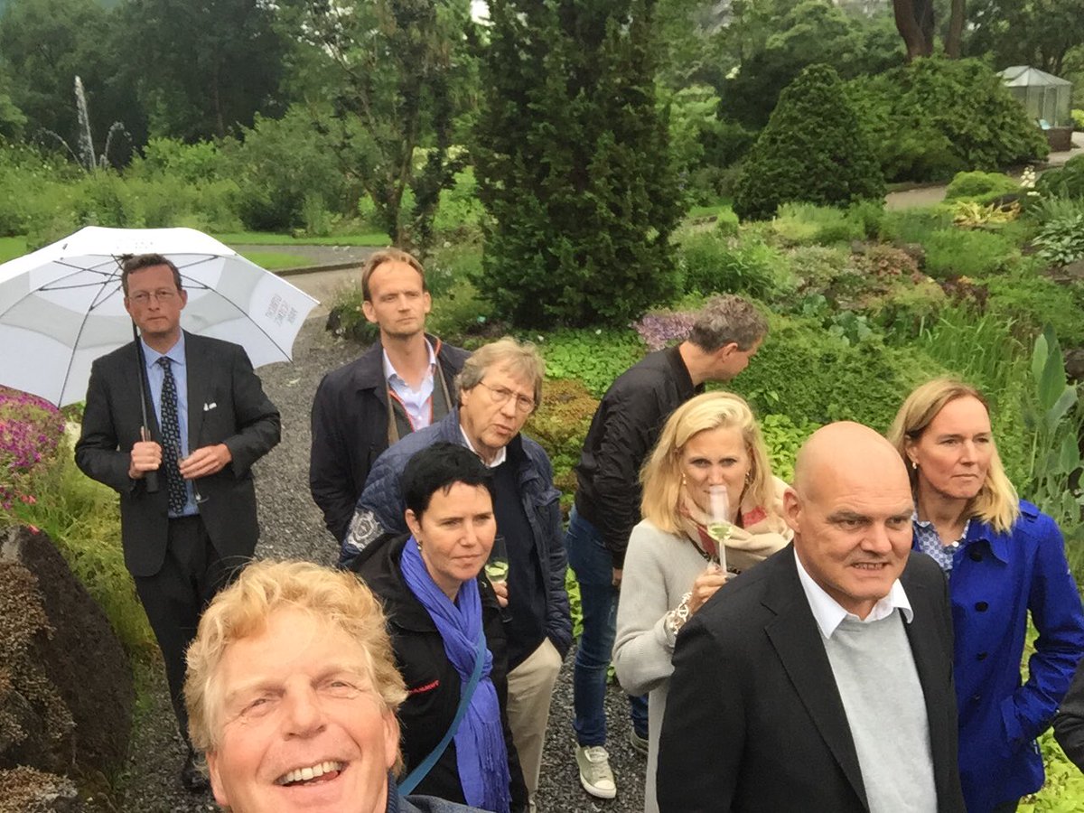 Corjansen's tweet photo. #topavond #maaltuin oa @rbesemer @michielvdschaaf @MarelHanneke @Bartmolmans @ErikDerksenerik #coalitie #vuelta2019 https://t.co/Ys5KRxiL1z